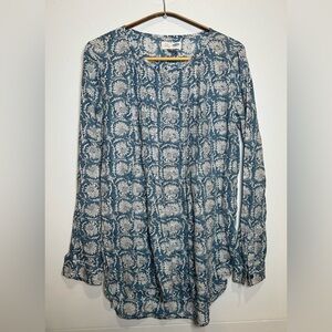 Old Navy Blue and White Floral Blouse